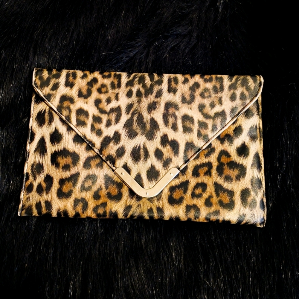 Leopard Clutch